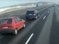Czy można holować na autostradzie? Poznaj zasady i uniknij mandatu