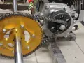 Jak zakuć łańcuch motocyklowy bezpiecznie? Uniknij błędów!