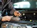 Wymiana żarówki w aucie: Poradnik DIY i koszty u mechanika