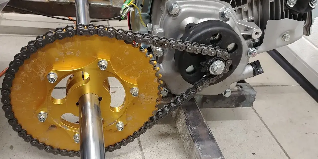 Jak zakuć łańcuch motocyklowy bezpiecznie? Uniknij błędów!