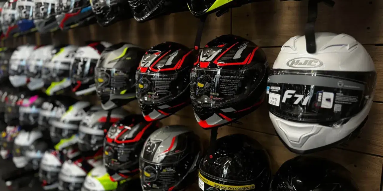 Kask motocyklowy do 1500 zł: Ranking i porady eksperta (ECE 22.06)