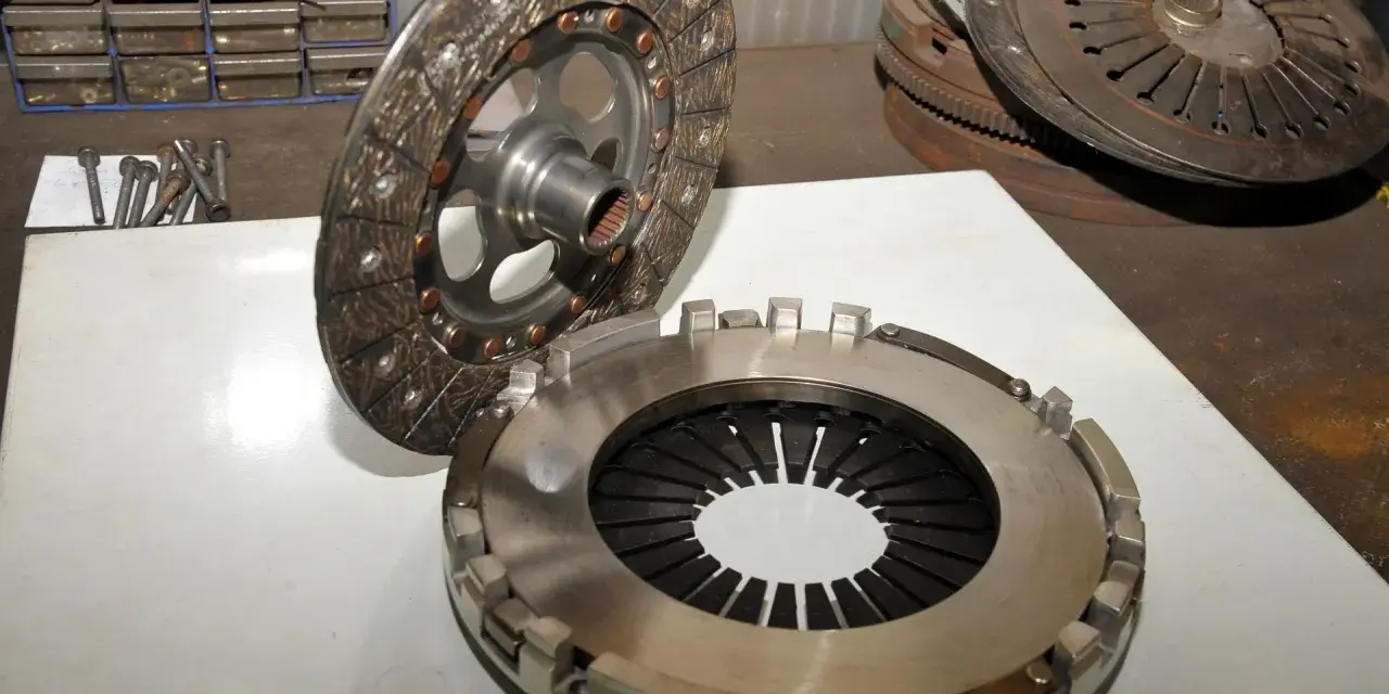 Wymiana sprzęgła: realny czas, koszty i sekrety mechanika
