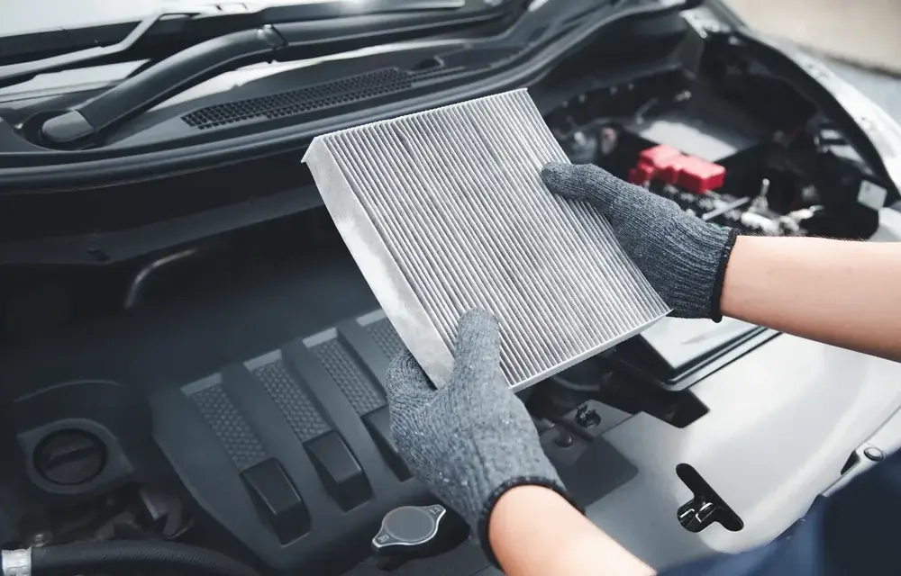 Jak wyczyścić klimatyzację w samochodzie? Poradnik DIY i serwis