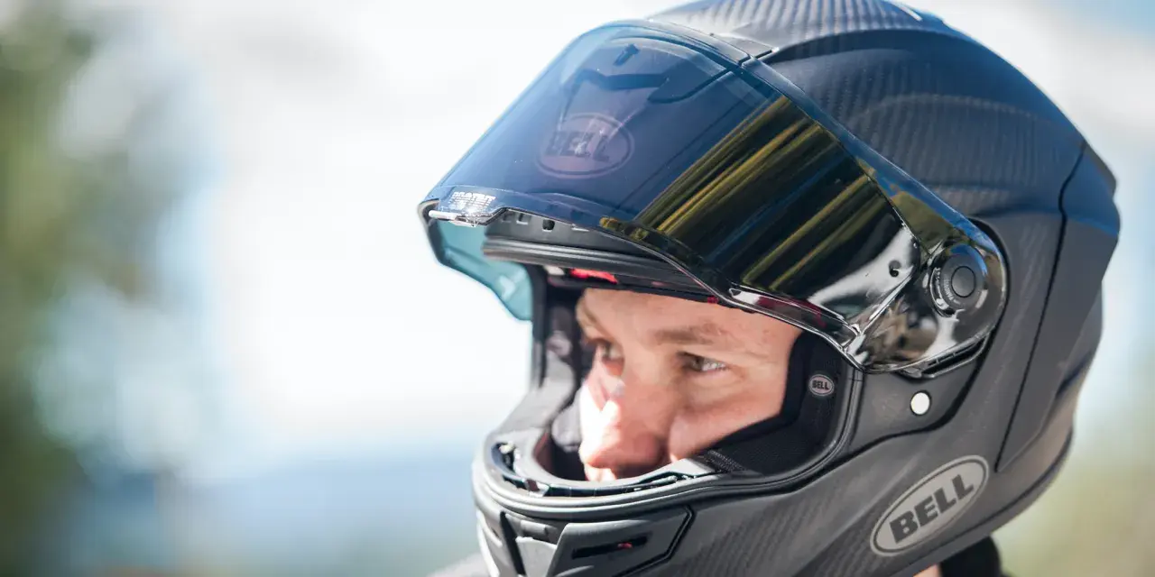 Idealne dopasowanie kasku motocyklowego: Poradnik krok po kroku