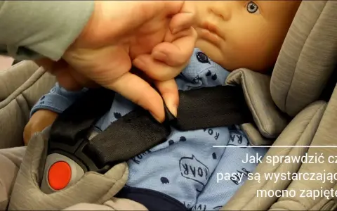 Jak zapiąć dziecko w foteliku pasami? Uniknij 99% błędów!