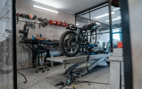 Myśl o warsztacie motocyklowym? Kompletny przewodnik krok po kroku!