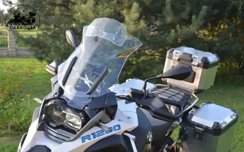 Jak ustawić deflektor motocyklowy? Komfort jazdy bez turbulencji