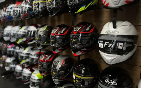 Kask motocyklowy do 1500 zł: Ranking i porady eksperta (ECE 22.06)