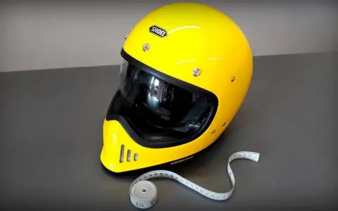 Jak dobrać kask motocyklowy? Klucz do bezpieczeństwa i komfortu