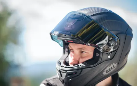 Idealne dopasowanie kasku motocyklowego: Poradnik krok po kroku
