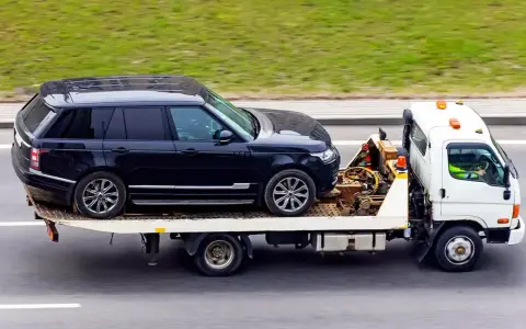 Holowanie automatu: Jak uniknąć awarii skrzyni biegów i gigantycznych kosztów?