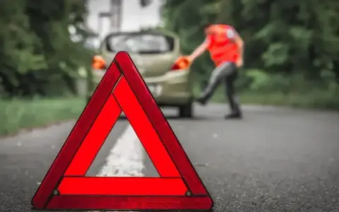 Holowanie samochodu: Jak oznakować pojazd i uniknąć mandatu?