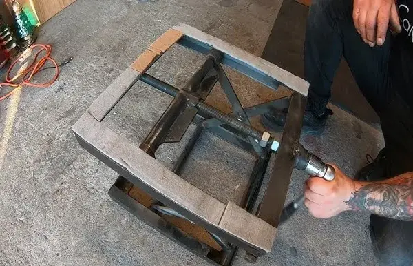 Podnośnik motocyklowy DIY: Zbuduj go sam bezpiecznie i tanio