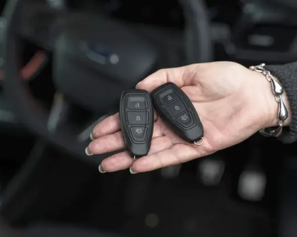 Zgubiony kluczyk? Ile kosztuje dorobienie? Uniknij pułapek!