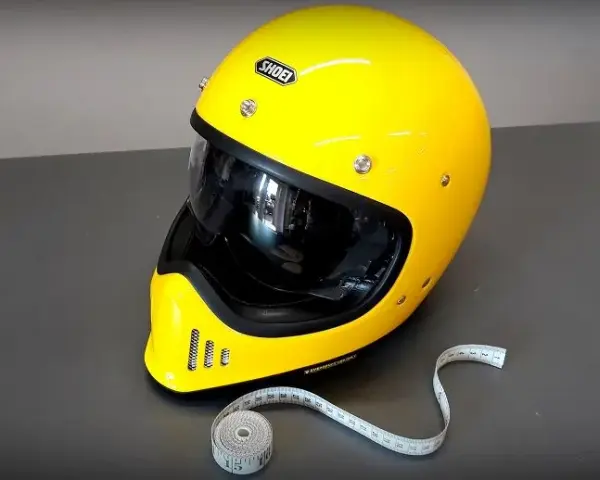 Jak dobrać kask motocyklowy? Klucz do bezpieczeństwa i komfortu