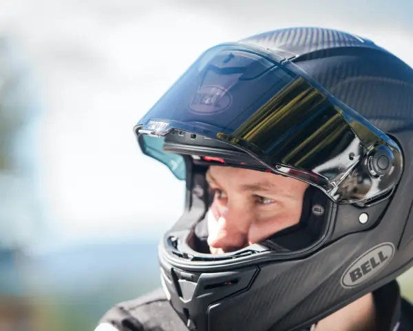 Idealne dopasowanie kasku motocyklowego: Poradnik krok po kroku