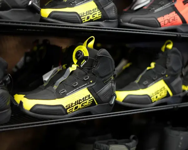 Bezpieczne buty motocyklowe: Jak wybrać i dopasować idealnie?