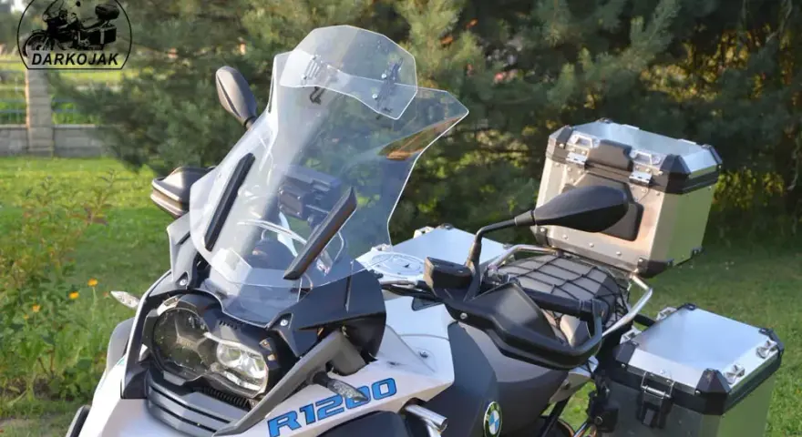Jak ustawić deflektor motocyklowy? Komfort jazdy bez turbulencji