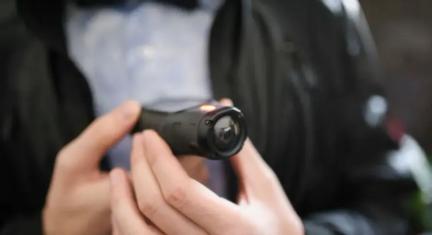 Kamera na kask motocyklowy: Wybierz idealną i uniknij mandatu!