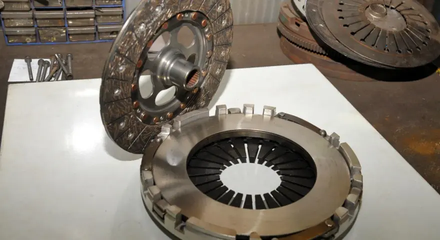Wymiana sprzęgła: realny czas, koszty i sekrety mechanika