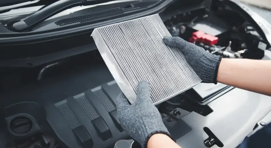 Jak wyczyścić klimatyzację w samochodzie? Poradnik DIY i serwis
