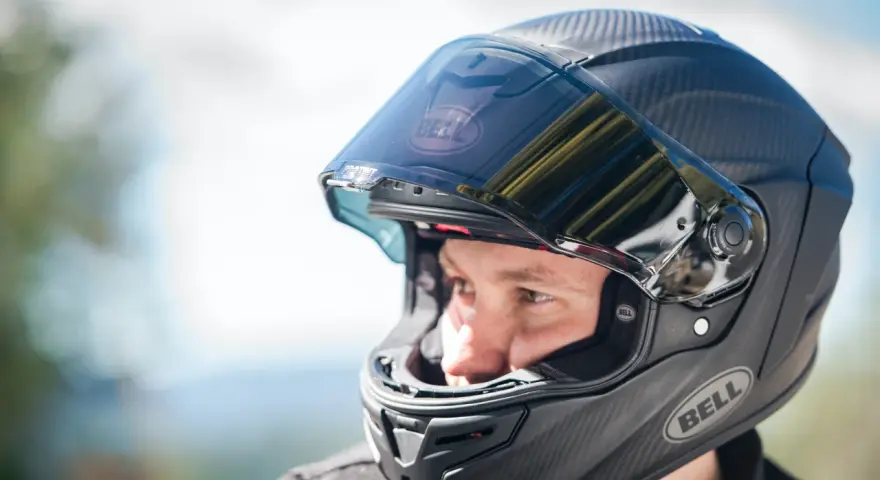 Idealne dopasowanie kasku motocyklowego: Poradnik krok po kroku