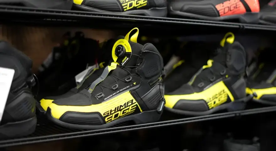 Bezpieczne buty motocyklowe: Jak wybrać i dopasować idealnie?